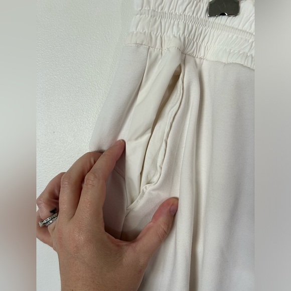 NWOT Athleta Triumph Hybrid Wide Crop Length Pants Drawstring Waist White XL - Picture 7 of 13